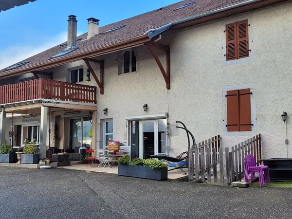 Duplex atypique Thoiry Fenieres 68m2 