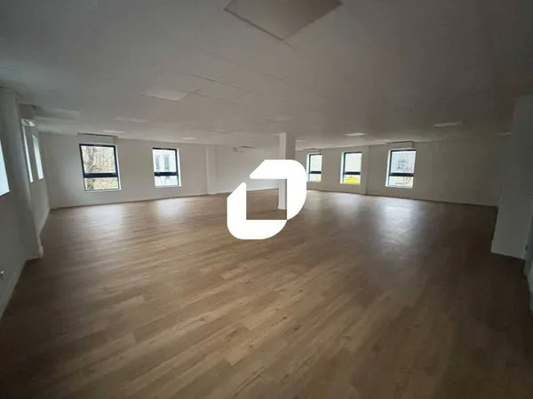 Bureaux 1205 m² 