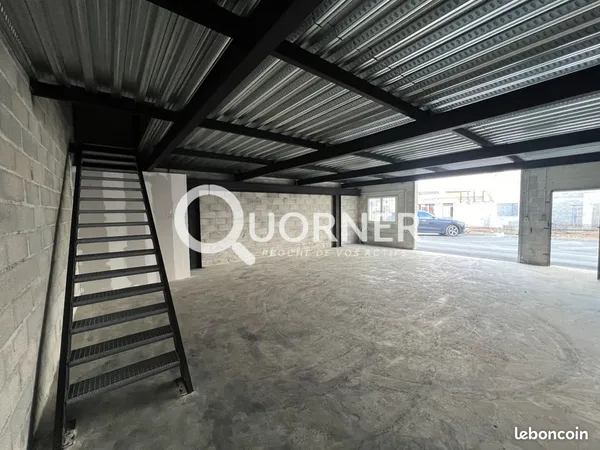 Local 150 m² Tourrettes 