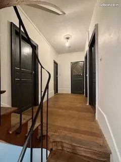 Maison de ville rénovée 4 pièces (3 ch) — centre de Villeneuve‑sur‑Yonne, courette & vue 