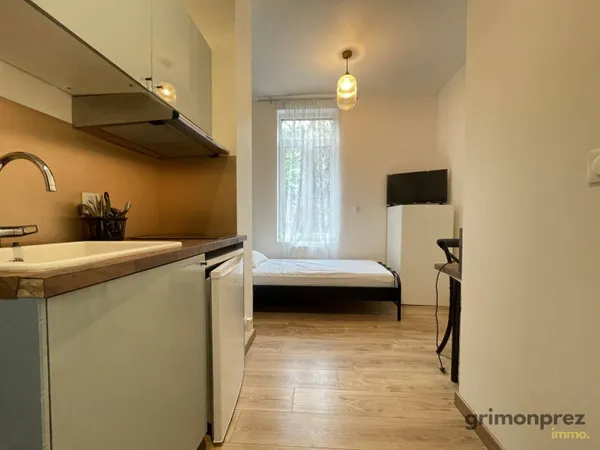 Studio 1 pièce 11 m² 