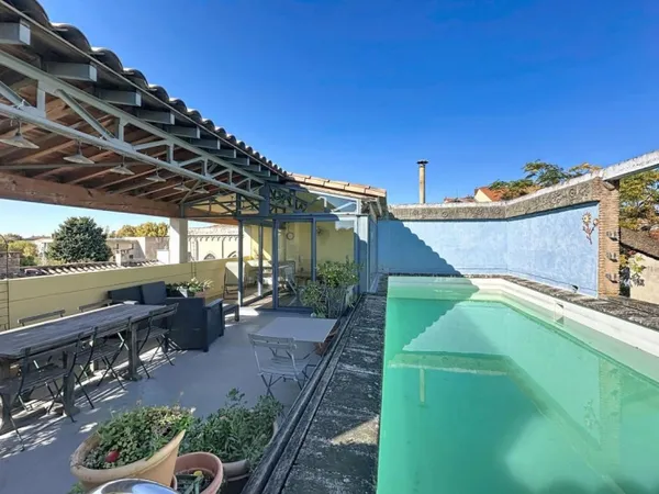AVIGNON INTRA MUROS RARE : MAISON 235 m² TERRASSE ET PISCINE 