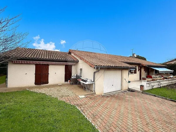 Maison de plain-pied 8 pièces 148 m² 