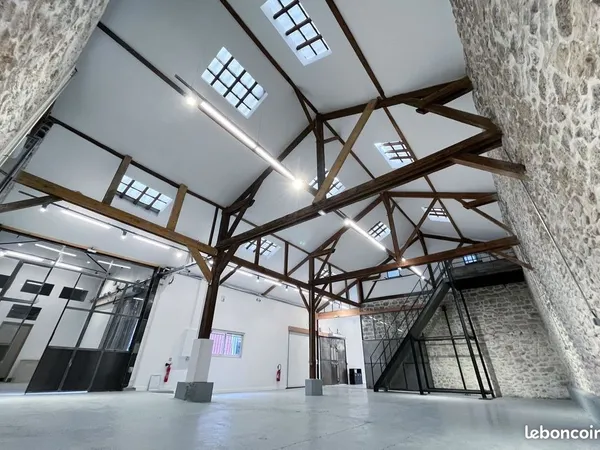 Local industriel 1 368 m² 