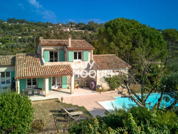Villa rénovée avec élégance dans un quartier prisé de Mouans-Sa 