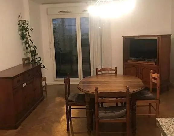Rosny-sous-Bois - Beau F3 69 m² avec terrasse + parking - Centre-ville 