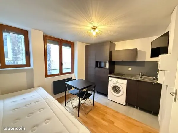Studio 1 pièce 11 m² 