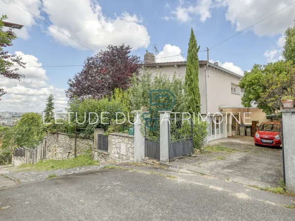 5 pièces 111 m2 259 m2 5 pièces 111 m2 259 m2 A VENDRE MAISO 