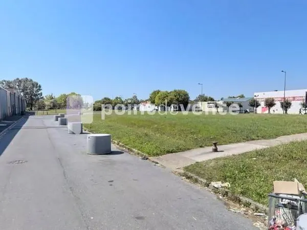 Local commercial 890 m² 