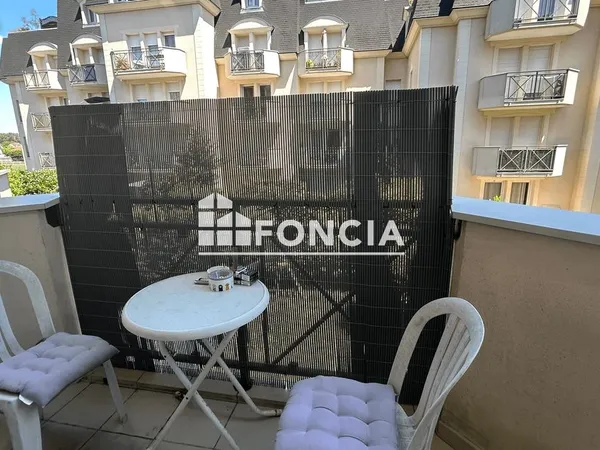 Studio au 1er avec balcon et parking vendu loué 
