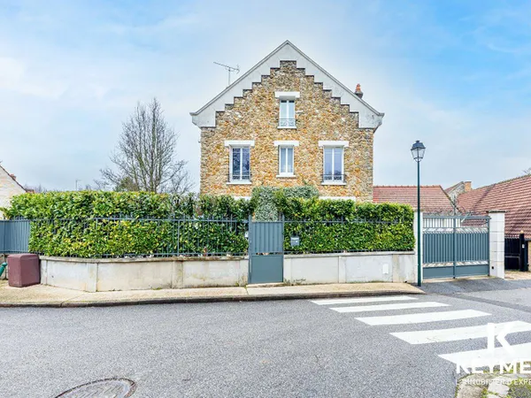 Maison 11 pièces 258 m² 