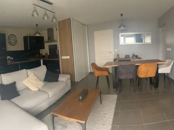 À VENDRE - Appartement 4 pièces, alliant charme et praticité - Accès Genève en 15 min - Vente 