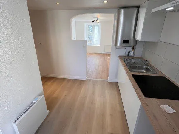 APPT F3 44M2 ( 83M2 loi Carrez) 