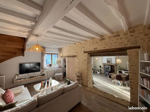 Maison moderne de 105 m² avec jardin de 600 m², terrasse, pergola et garage 