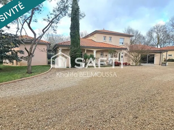 Maison 10 pièces 236 m² 