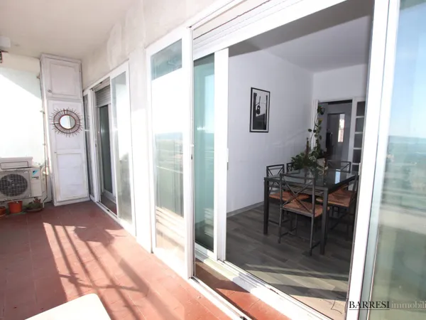 Grand T2 avec terrasse, proche Arsenal 