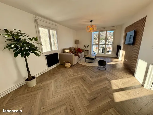 T3 Premium - 81 m² - 11e étage - Vue exceptionnelle sur la chaîne des Puys - Parking privé - 