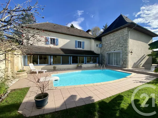 Maison 6 pièces 207 m² 