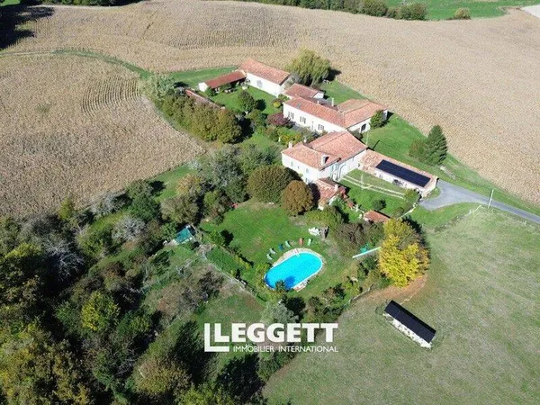 Maison 15 pièces 347 m² 