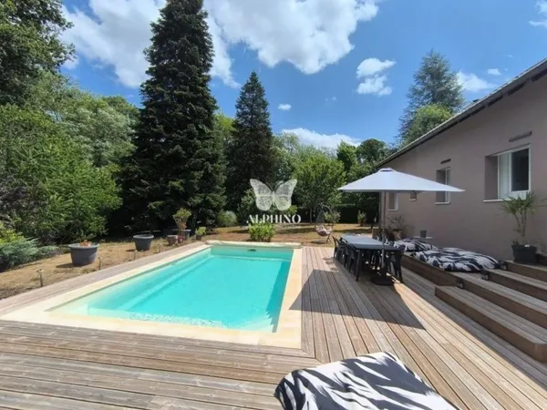 BUSSEROLLES : maison T6 (135 m²) à vendre 