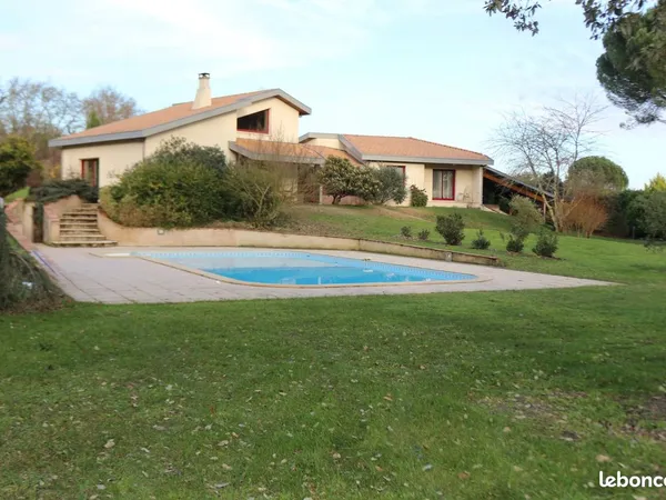 Maison 8 pièces 235 m² 