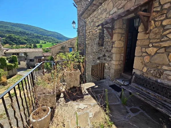 MAISON EN PIERRE à Vendre à Méailles (04240) 