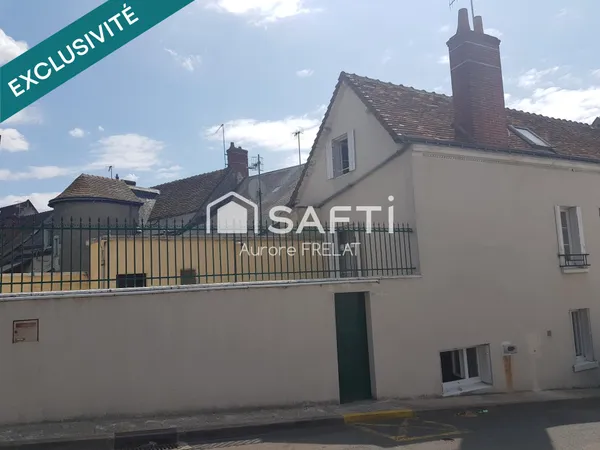 Maison de Ville à Rénover - Potentiel et Emplacement Exceptionnels à Sainte-Maure-de-Touraine 
