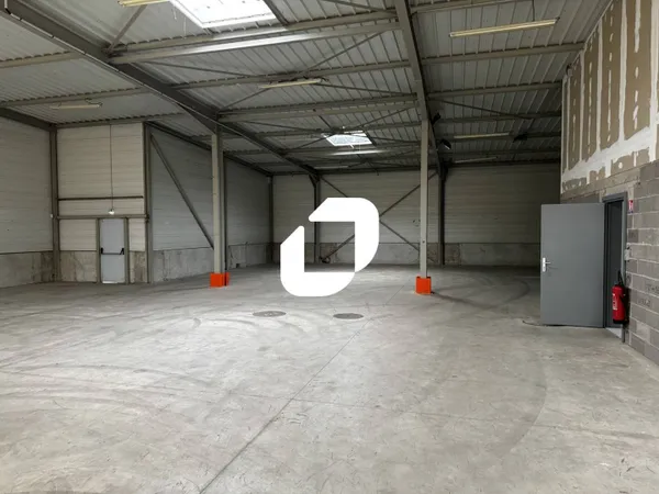 Local d'activité 1170 m² 