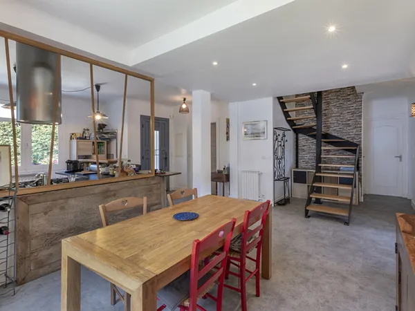 ST JEAN DE LUZ APPARTEMENT 5 pièces dans maison 