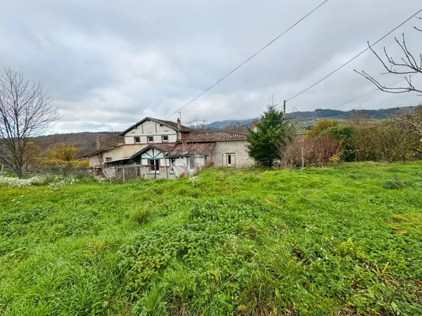 Maison de 8 pièces de 210 m² située à Vollore-Ville 