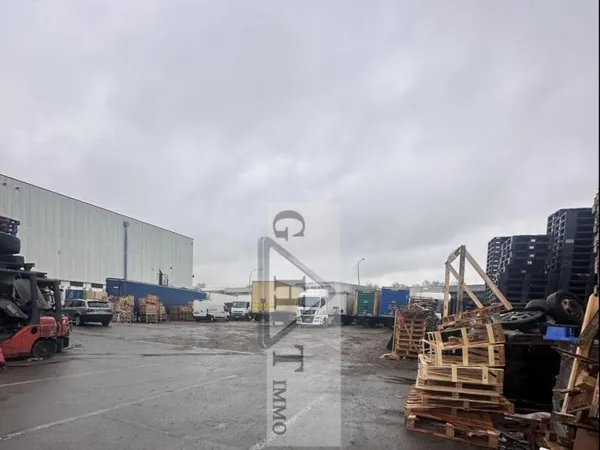 A LOUER TERRAIN 5 600 m² + PARKING SOUS-SOL 1300 ² - ORLY 