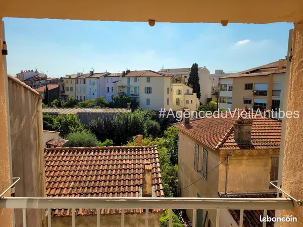 Studio 1 pièce 24 m² 