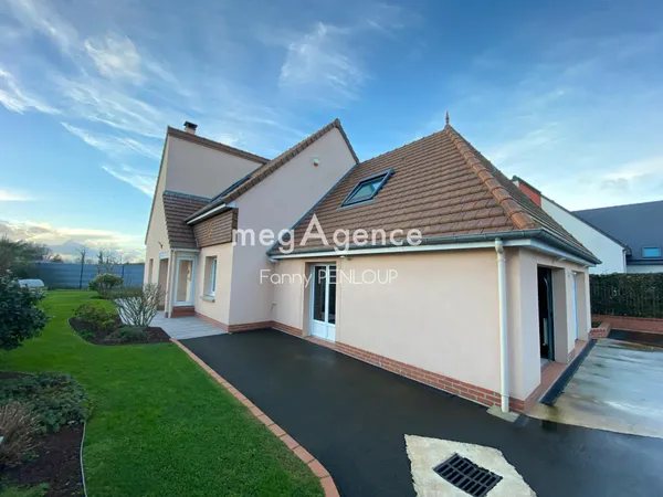 Maison en parfait état avec vie de plain-pied, double garage, jardin clos 