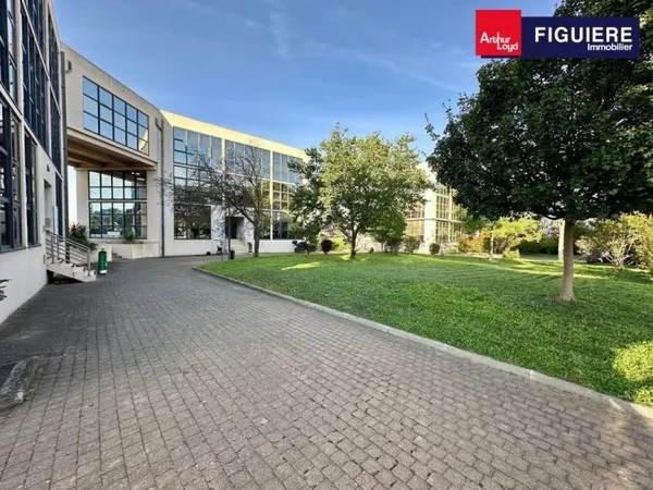 BUREAUX EN BON ÉTAT À VENDRE AU SEIN DU POLE D'ACTIVITÉ