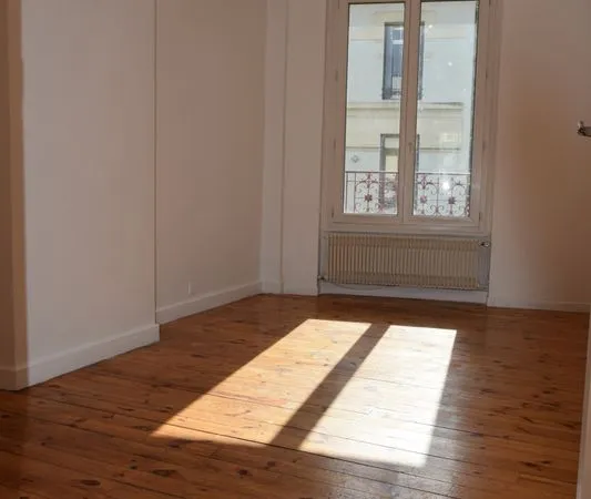 F2 + cuisine - 60 m² - Quart Montesquieu 