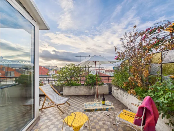 Rare ! Appartement 3 pièces à rénover avec grande terrasse - Nice Libération 