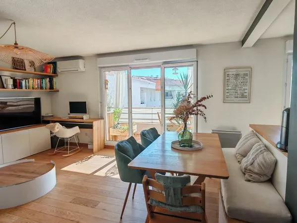 A vendre T3 68 m2 dernier étage (7/7) + 15 m2 terrasse + box avec recharge véhicule électrique 