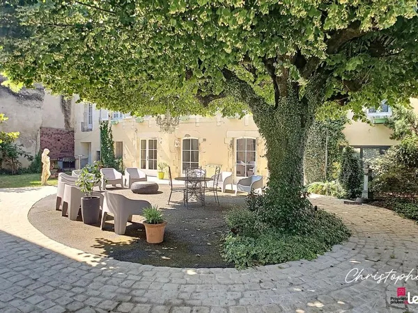 Maison 9 pièces 330 m² 