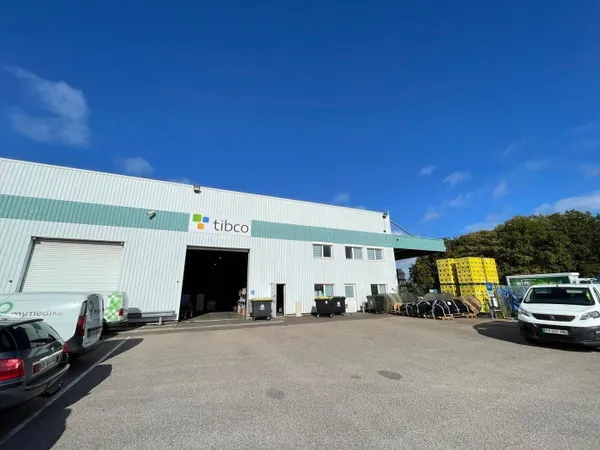 Local d'activité 642 m² 