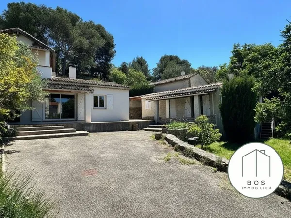 Propriété composée de deux maisons en centre-ville