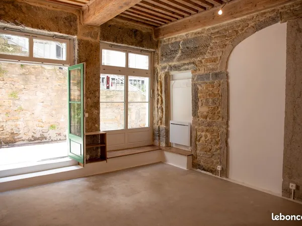 Local professionel 65 m2 pentes de la croix rousse 