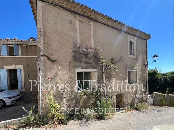 Luberon, maison de village à rénover à Castellet 