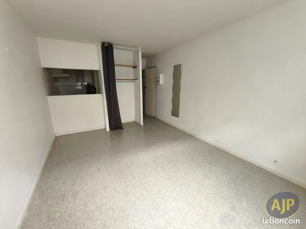 Studio 1 pièce 25 m² 