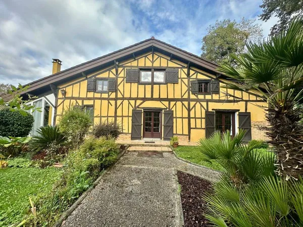 Maison 7 pièces 280 m² 