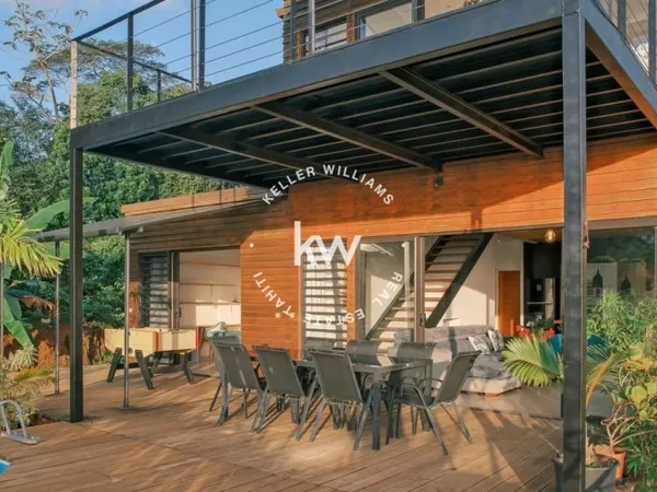 Maison de 7 pièces (240 m²) à vendre à ARUE