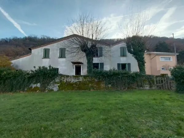 Vienne SUD 38200 Maison Vienne de 10 pièces - 200 m2 avec dépendances et terrain de 2800 m² 