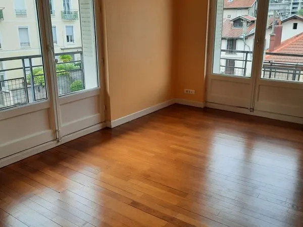 Location F2 Quai Charpenay 