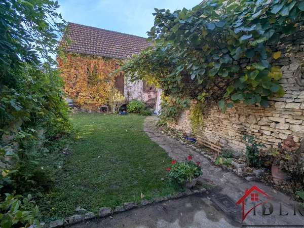 Maison familiale avec dépendances à Champlitte 