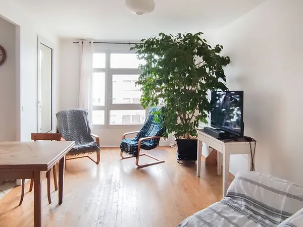 T3 lumineux avec loggia & box 