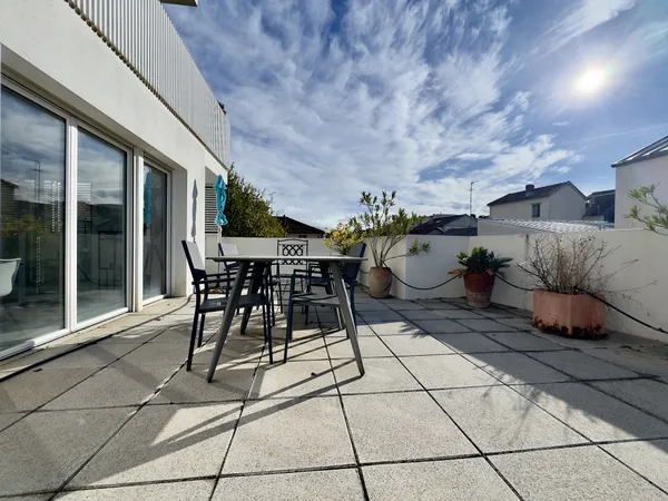 CLEMENCEAU / Magnifique appartement T5 / Terrasse 83m2 / Deu 